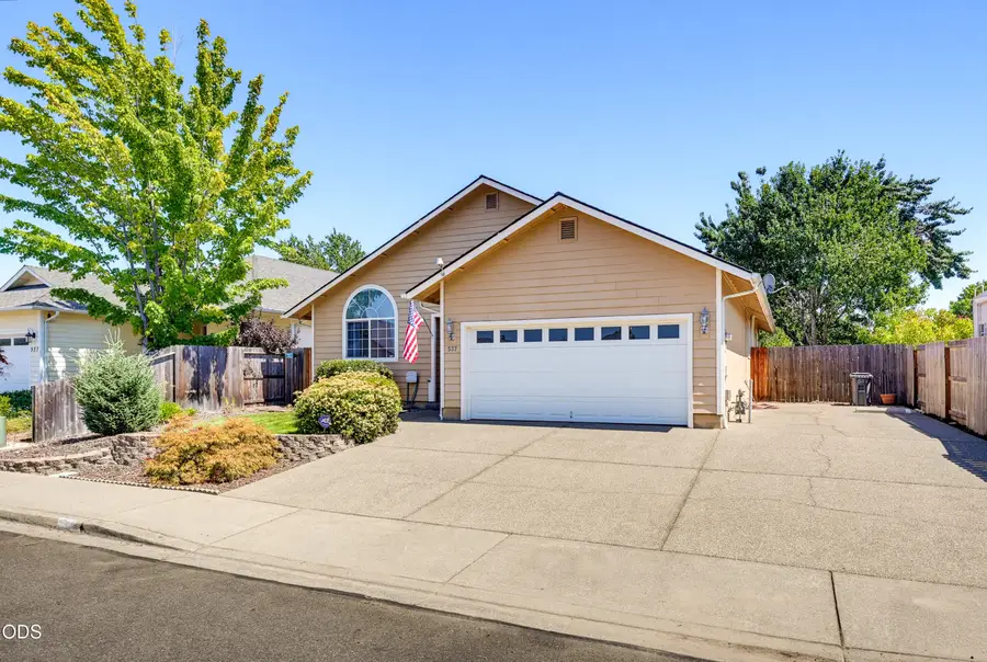 537 SW Wagner Meadows Drive, Grants Pass, OR 97526 - #2
