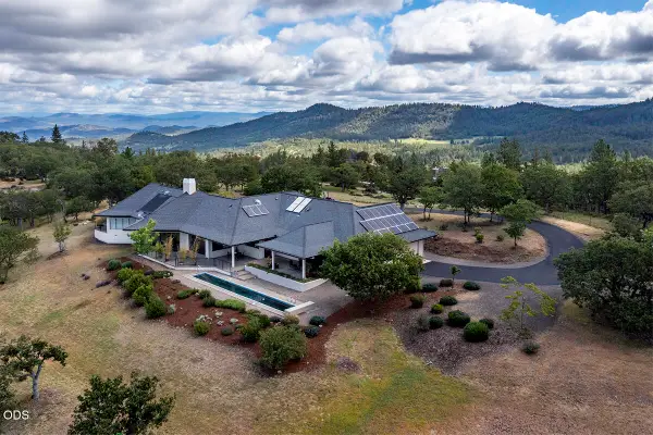7012 Pine Ridge Drive, Medford, OR 97504