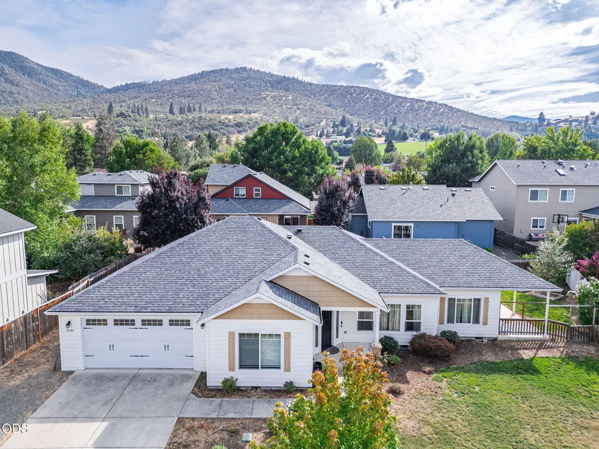 1630 Summer Place, Talent, OR 97540 - #1