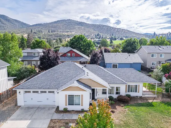 1630 Summer Place, Talent, OR 97540