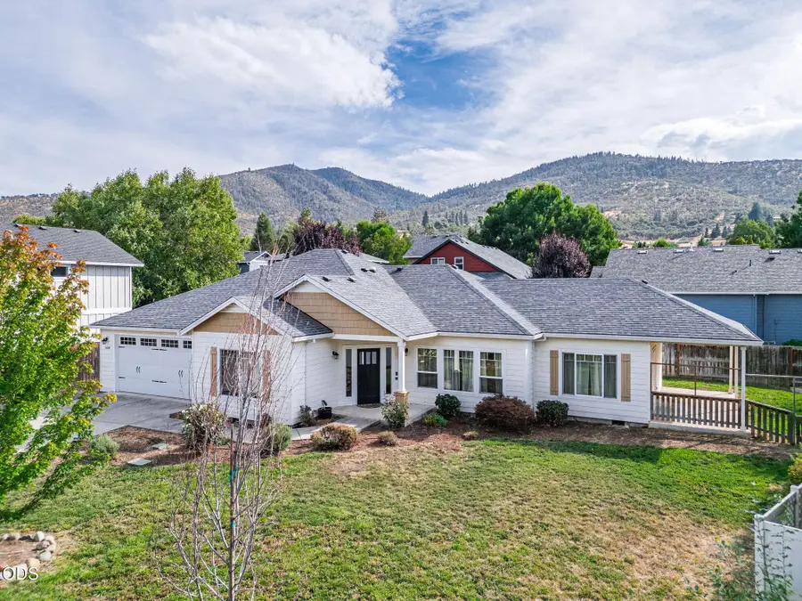 1630 Summer Place, Talent, OR 97540 - #2