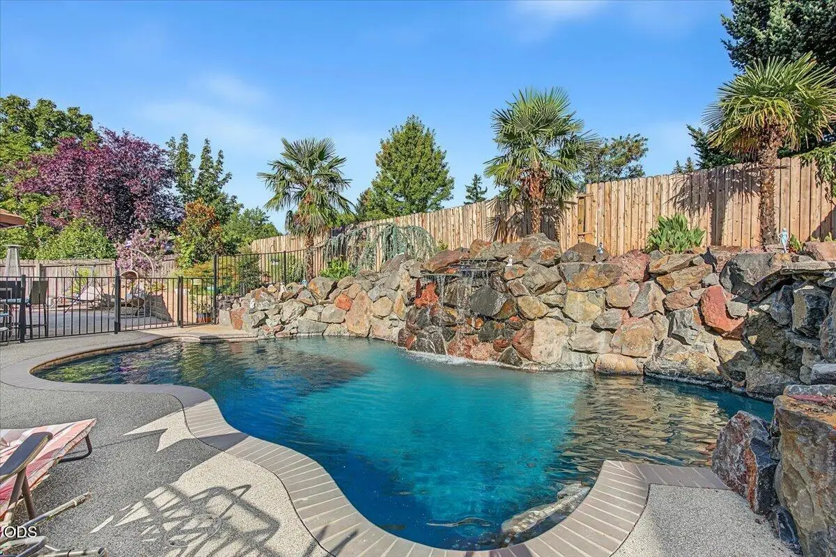 1553 Cypress Point Drive, Medford, OR 97504 - #1