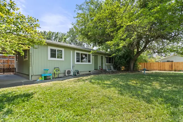 400 S Rose Street #A-B, Phoenix, OR 97535