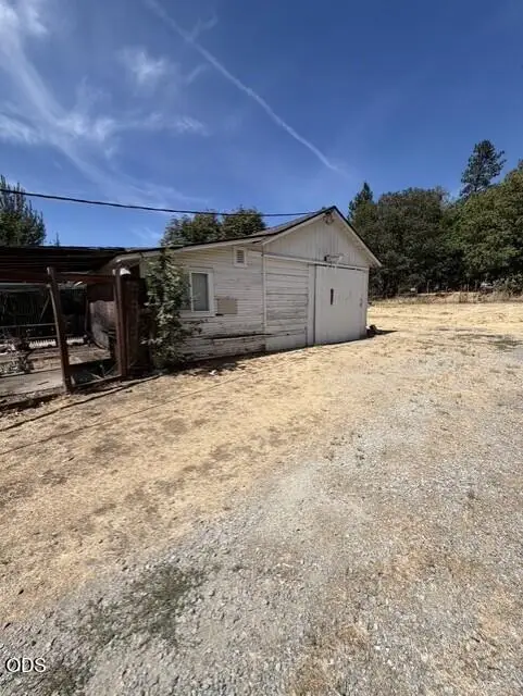 781 N 2nd Avenue, Gold Hill, OR 97525 - #3