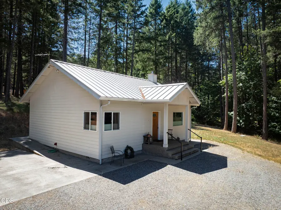 396 Daily Lane, Grants Pass, OR 97527 - #2