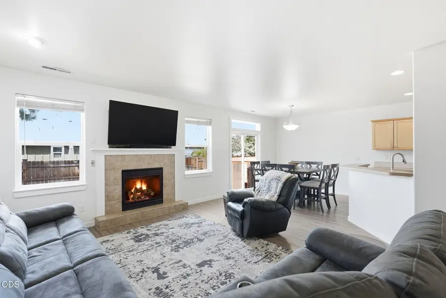 1610 W Carson Avenue, Sisters, OR 97759 - #3