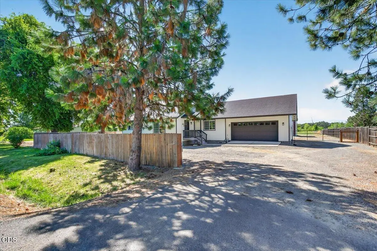 176 E Gregory Road, Central Point, OR 97502 - #1