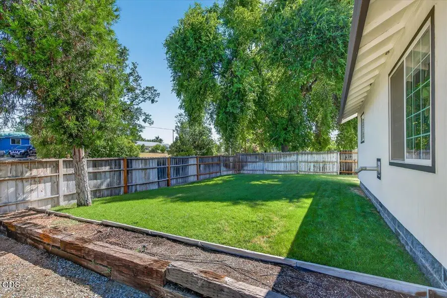176 E Gregory Road, Central Point, OR 97502 - #3