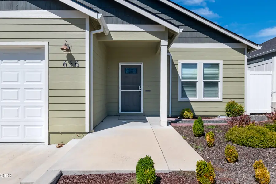 656 Nobility Drive, Medford, OR 97501 - #3