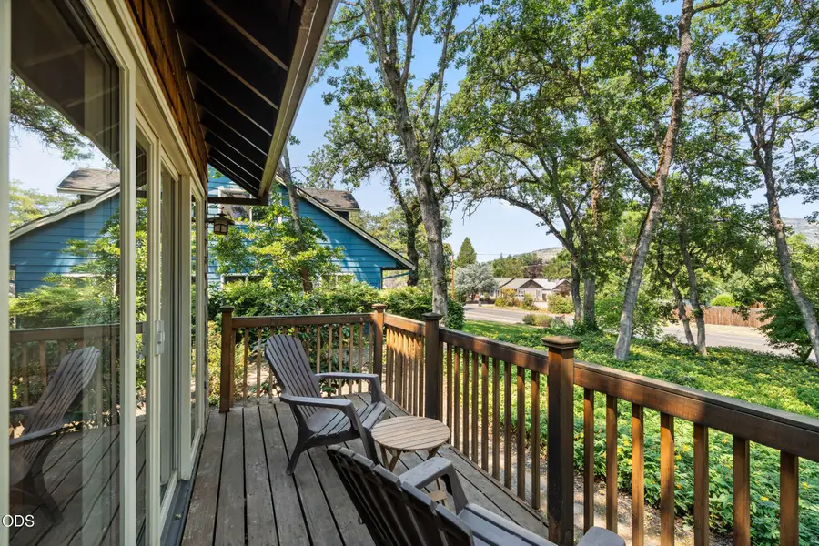 521 Sunrise Avenue, Medford, OR 97504 - #3