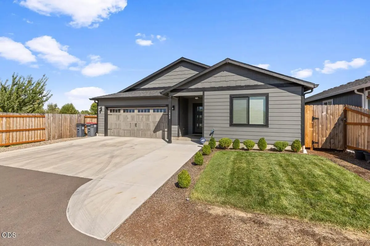 1880 Aster Street, Medford, OR 97501 - #1