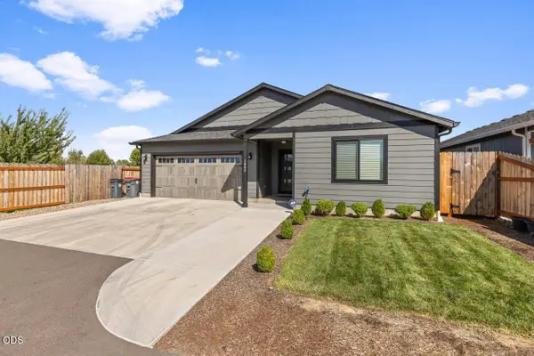 1880 Aster Street, Medford, OR 97501