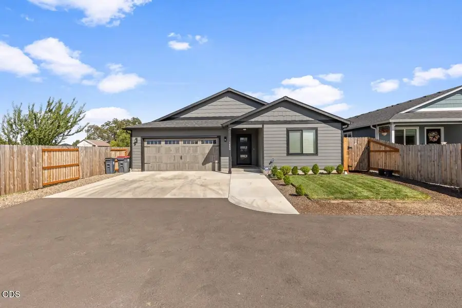 1880 Aster Street, Medford, OR 97501 - #3
