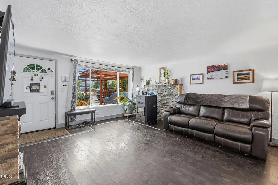 74 SE 11th Street, Madras, OR 97741 - #3
