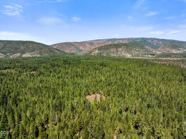 631 Kinnikinnick Drive, O'Brien, OR 97534