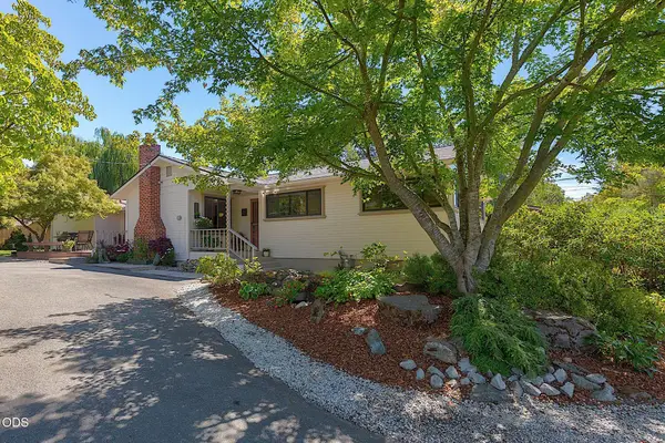 1027 NW Hawthorne Avenue, Grants Pass, OR 97526