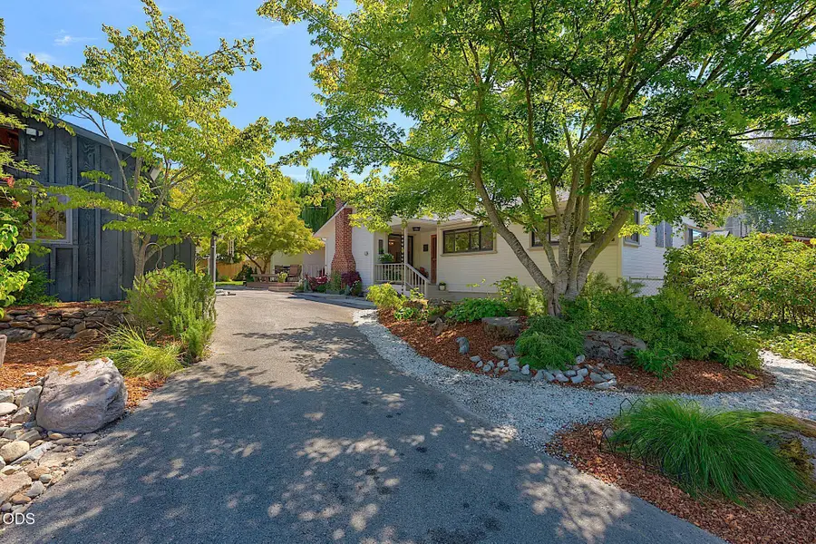 1027 NW Hawthorne Avenue, Grants Pass, OR 97526 - #3