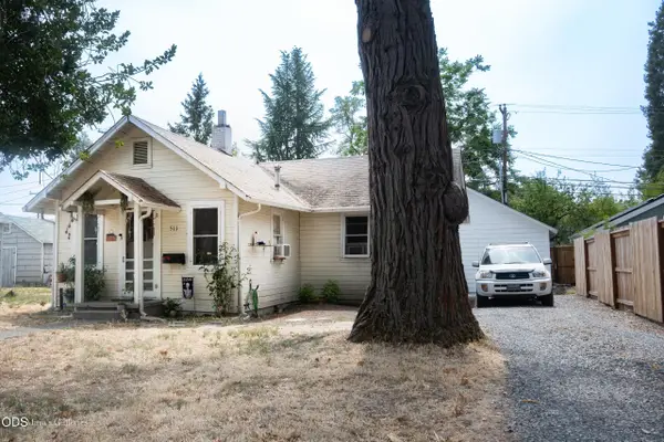 511 SE I Street, Grants Pass, OR 97526