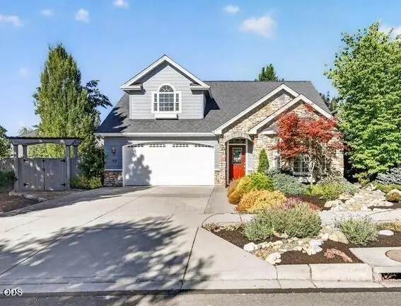 1240 Stonegate Drive, Medford, OR 97504