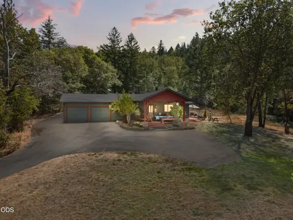 1089 Sleepy Hollow Loop, Grants Pass, OR 97527