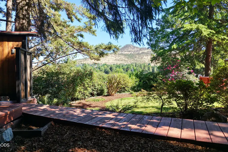 76 Monterey Drive, Medford, OR 97504 - #3