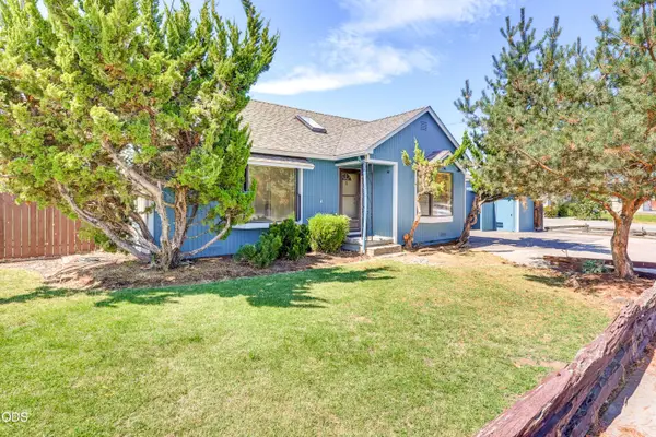 1590 S Columbus Avenue, Medford, OR 97501