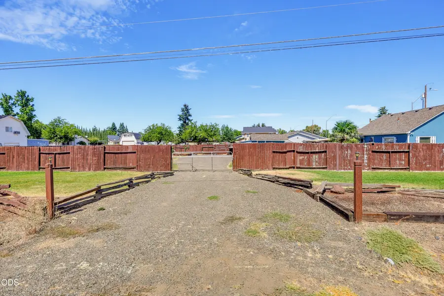 1590 S Columbus Avenue, Medford, OR 97501 - #3