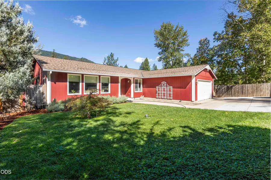1221 E Evans Creek Road, Rogue River, OR 97537 - #2