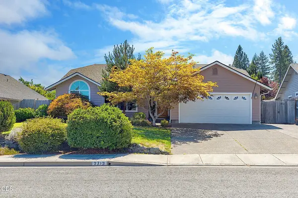 2713 SW Trinity Way, Grants Pass, OR 97527