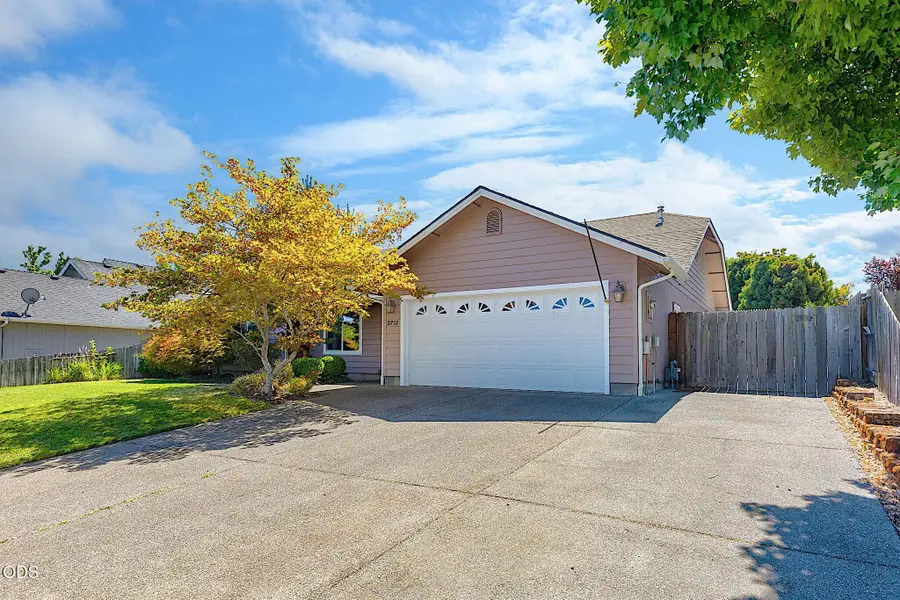2713 SW Trinity Way, Grants Pass, OR 97527 - #3