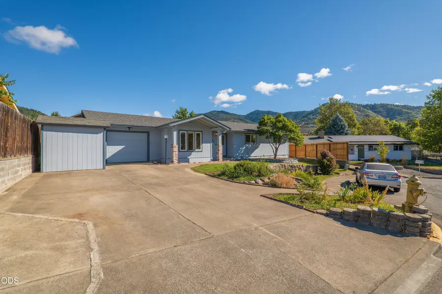 776 NW Carol Drive, Grants Pass, OR 97526 - #2
