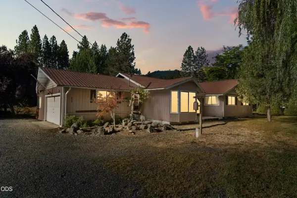 805 Minthorne Road, Rogue River, OR 97537