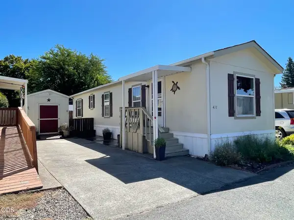 411 Teakwood Drive, Grants Pass, OR 97526