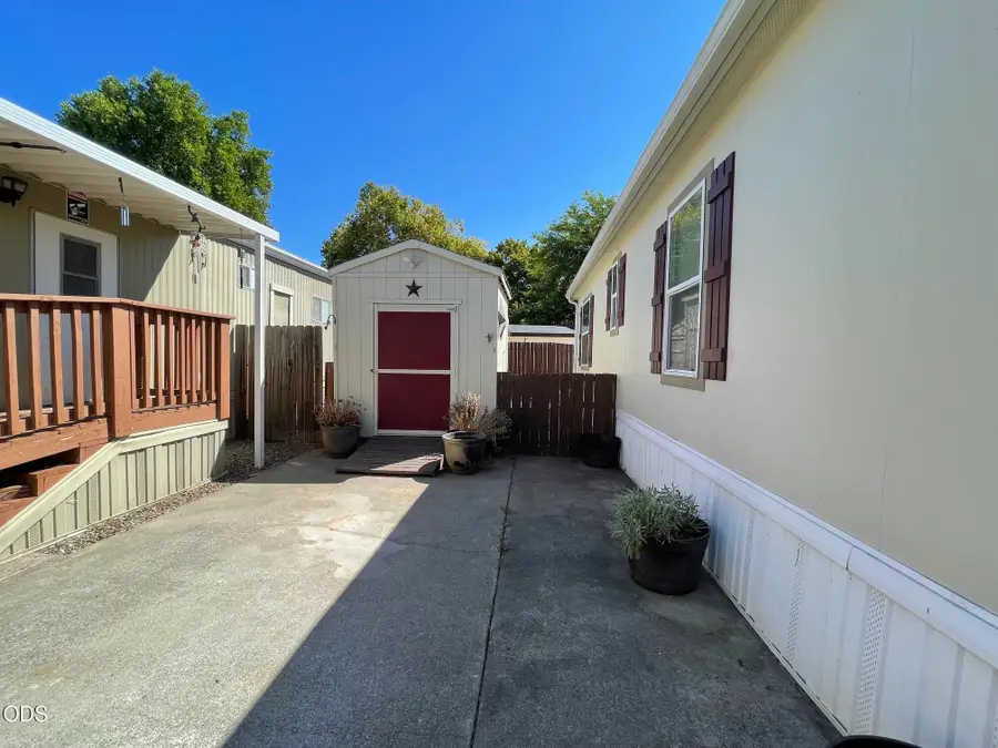 411 Teakwood Drive, Grants Pass, OR 97526 - #2