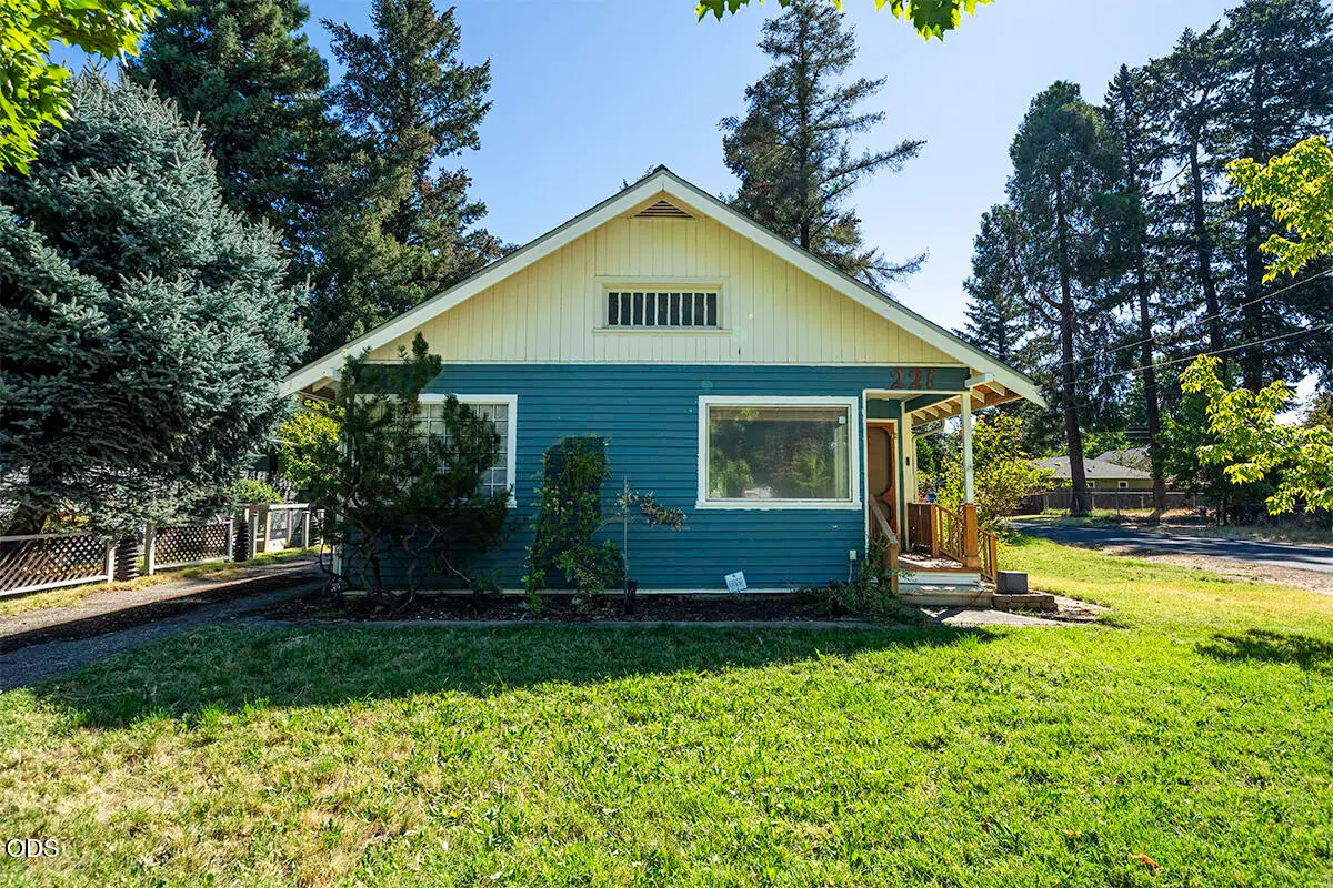 221 Vancouver Avenue, Medford, OR 97504 - #1