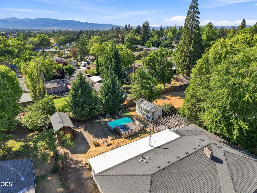 416 Ardmore Avenue, Medford, OR 97504 - #3