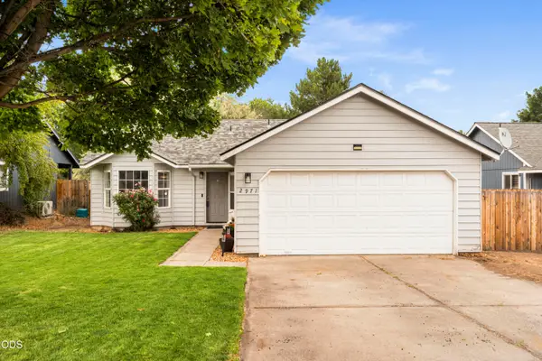 2971 SW Salmon Avenue, Redmond, OR 97756