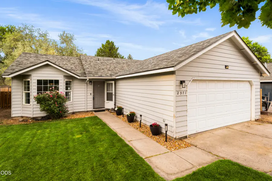 2971 SW Salmon Avenue, Redmond, OR 97756 - #2