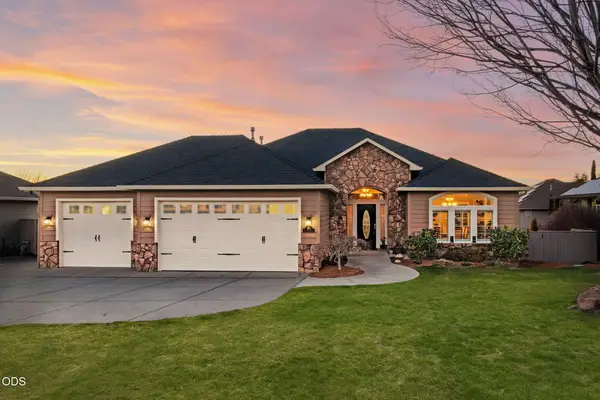 410 Lone Oak Drive, Medford, OR 97504