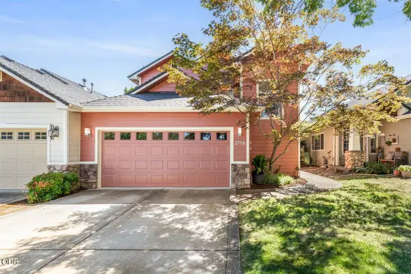 2786 Parkwood Village Lane, Central Point, OR 97502