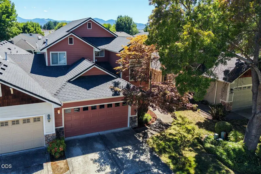 2786 Parkwood Village Lane, Central Point, OR 97502 - #3
