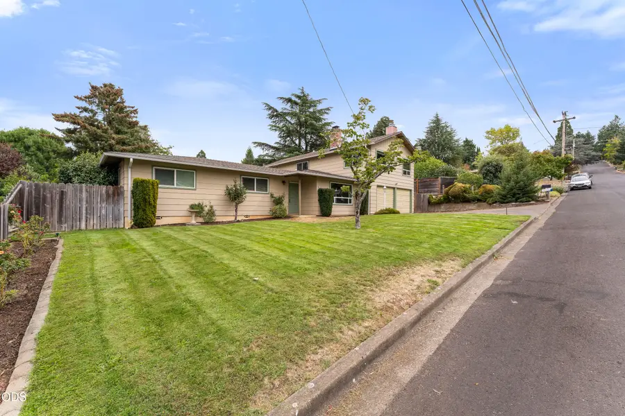 1058 Linda Avenue, Ashland, OR 97520 - #2