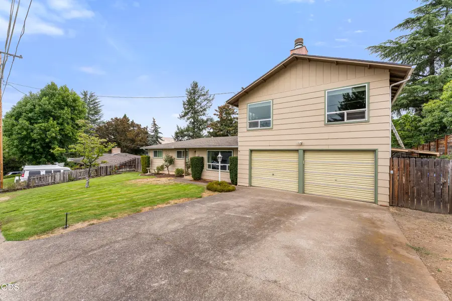 1058 Linda Avenue, Ashland, OR 97520 - #3
