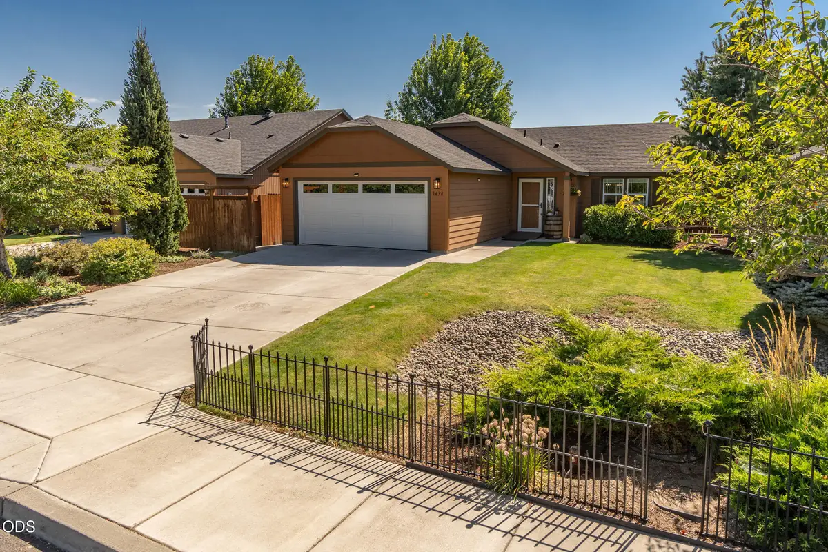3434 NW Dogwood Avenue, Redmond, OR 97756 - #1