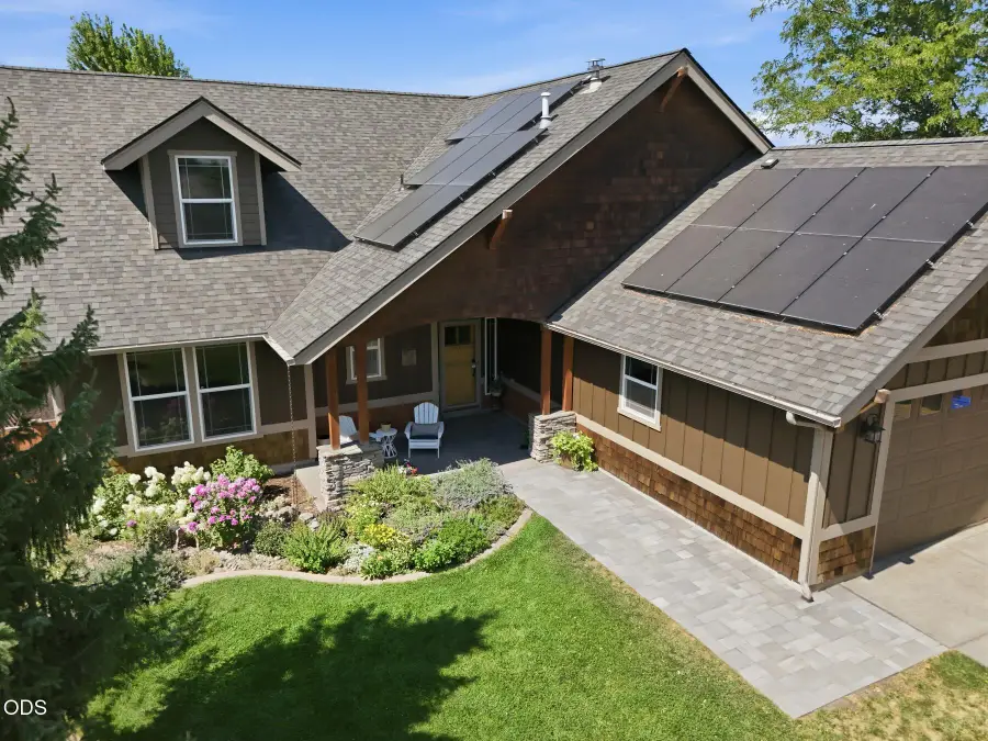 2238 NW Oak Avenue, Redmond, OR 97756 - #2