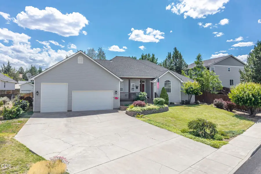 3840 SW Summit Avenue, Redmond, OR 97756 - #2