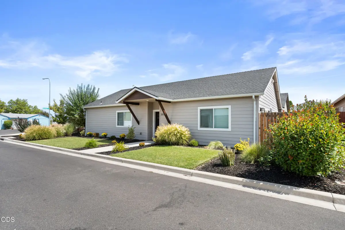 305 Moody Lane, Medford, OR 97501 - #1