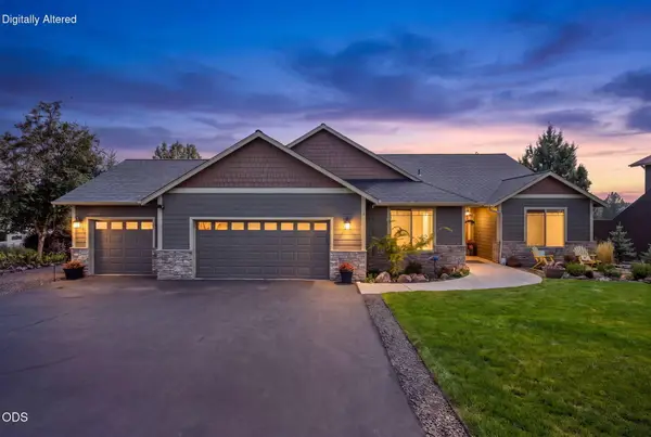 1890 Murrelet Drive, Redmond, OR 97756