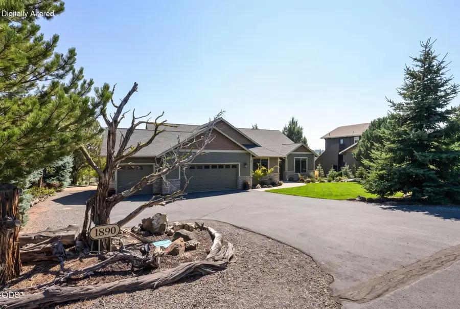 1890 Murrelet Drive, Redmond, OR 97756 - #2
