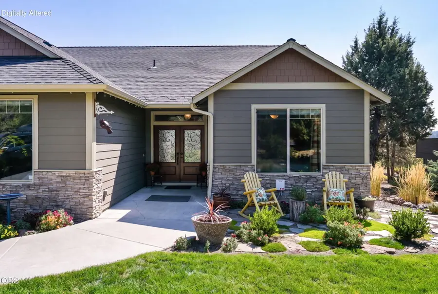 1890 Murrelet Drive, Redmond, OR 97756 - #3